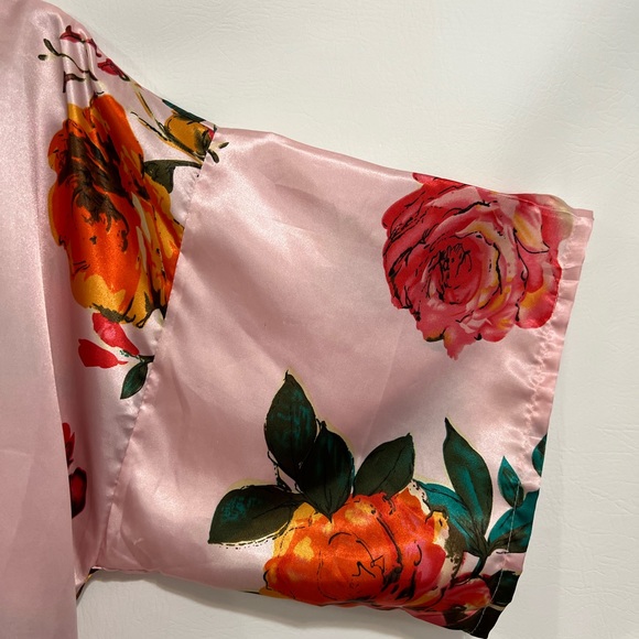 Kimono by Fashion pink floral pattern NWOT tie belt. Cover up, Robe - Picture 4 of 12